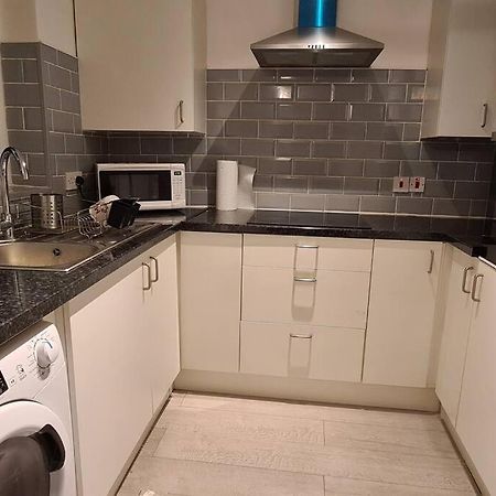 Private 2 Bed Flat Close To Excel & City Airport London Exterior foto