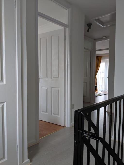 Private 2 Bed Flat Close To Excel & City Airport London Exterior foto