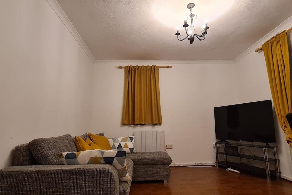 Private 2 Bed Flat Close To Excel & City Airport London Exterior foto